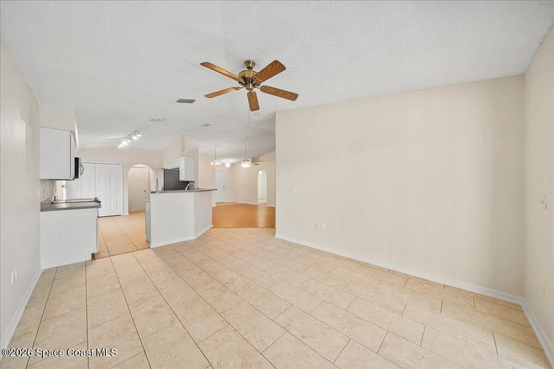 Photo of 1281 White Oak Circle