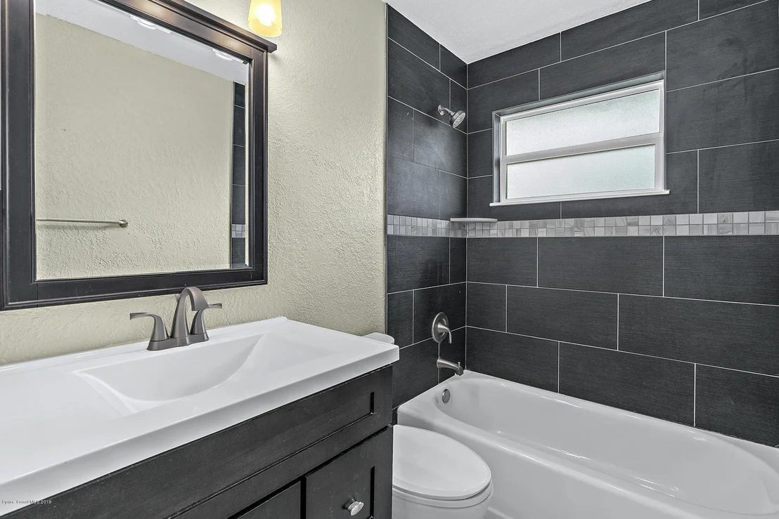 Photo of 818 Heron Road