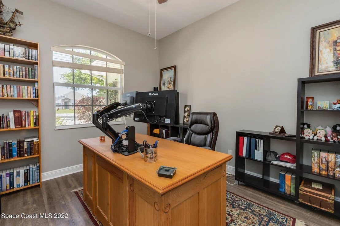 Photo of 2024 Windbrook Drive SE