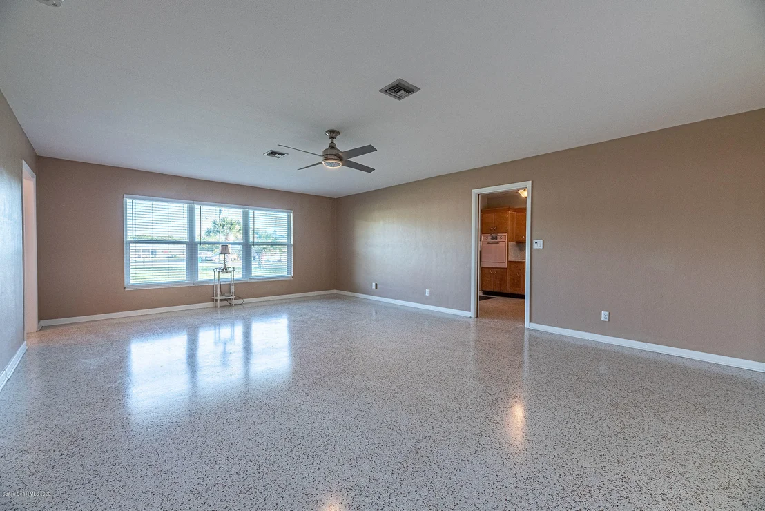 Photo of 1184 E Sun Circle
