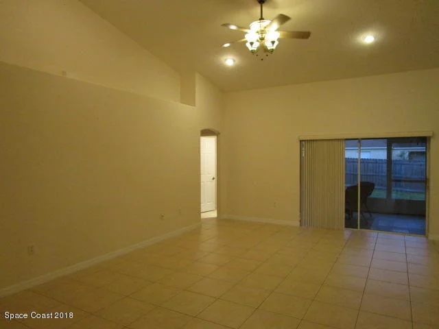 Photo of 1367 Eldron Boulevard SE