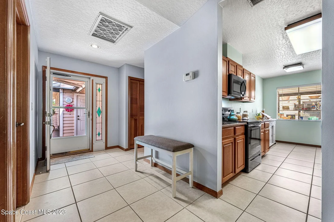 Photo of 885 Ridge Lake Drive