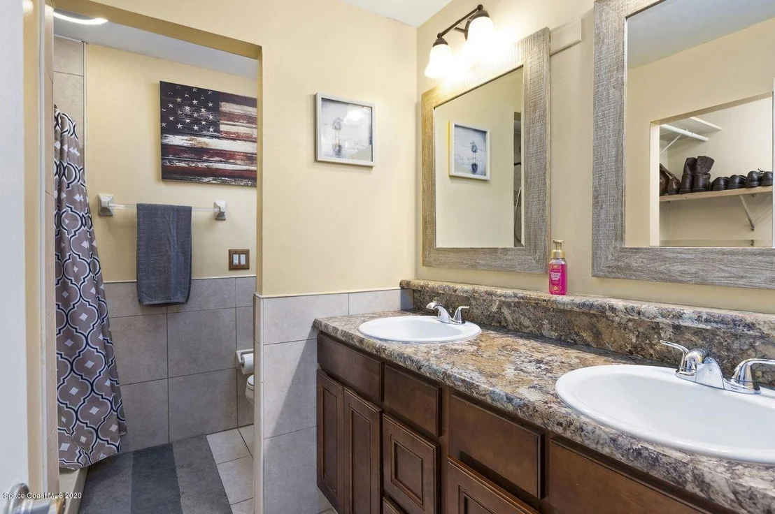 Photo of 823 Levitt Parkway