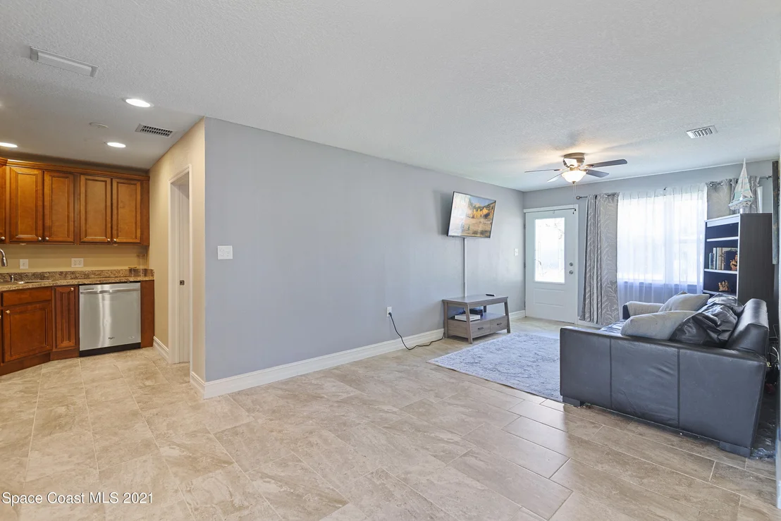 Photo of 2290 Warwick Road