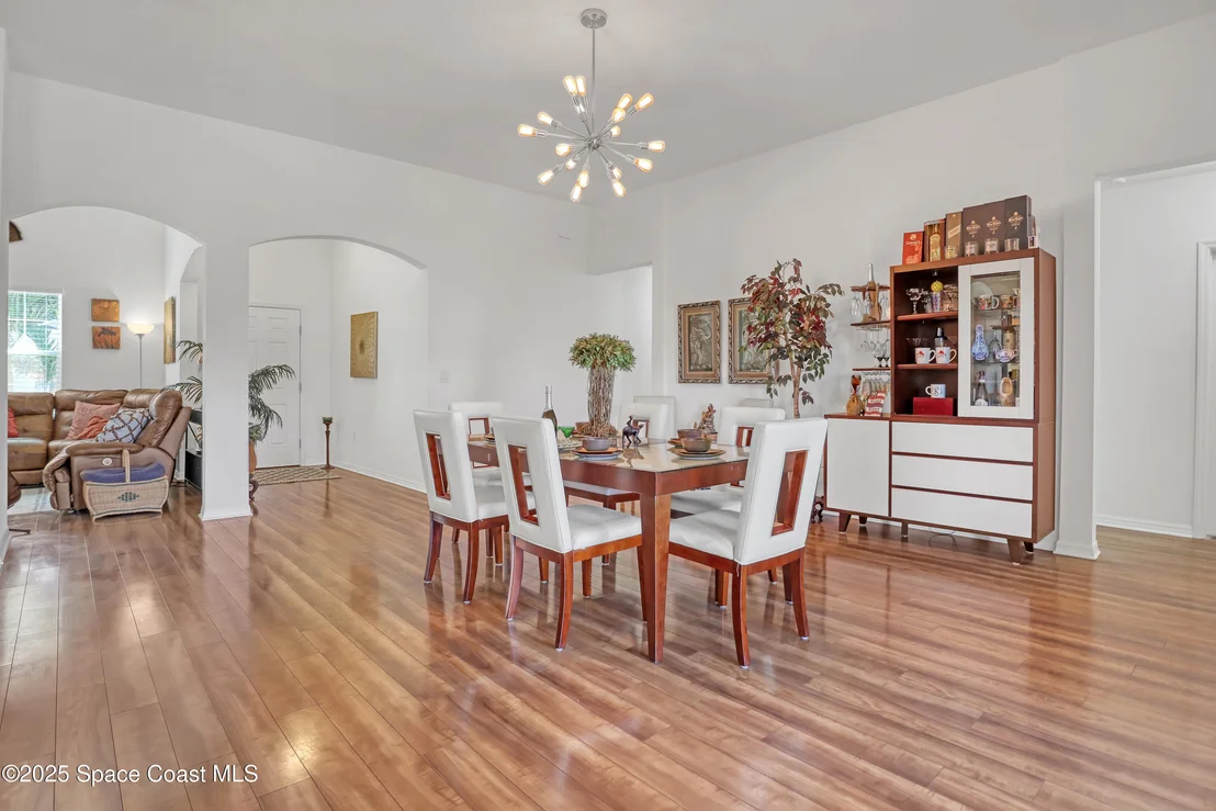 Photo of 1121 Morgan Circle NE