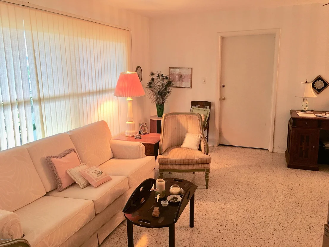Photo of 143 Cocoa Avenue