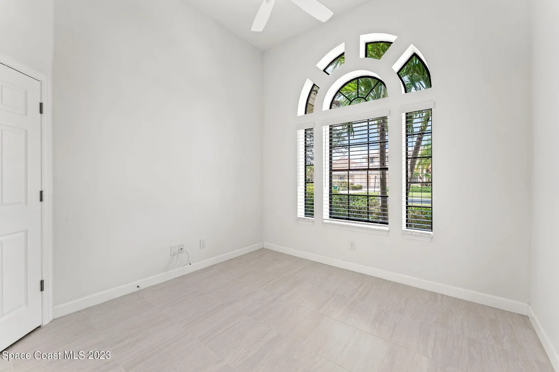 Photo of 423 Flanders Drive