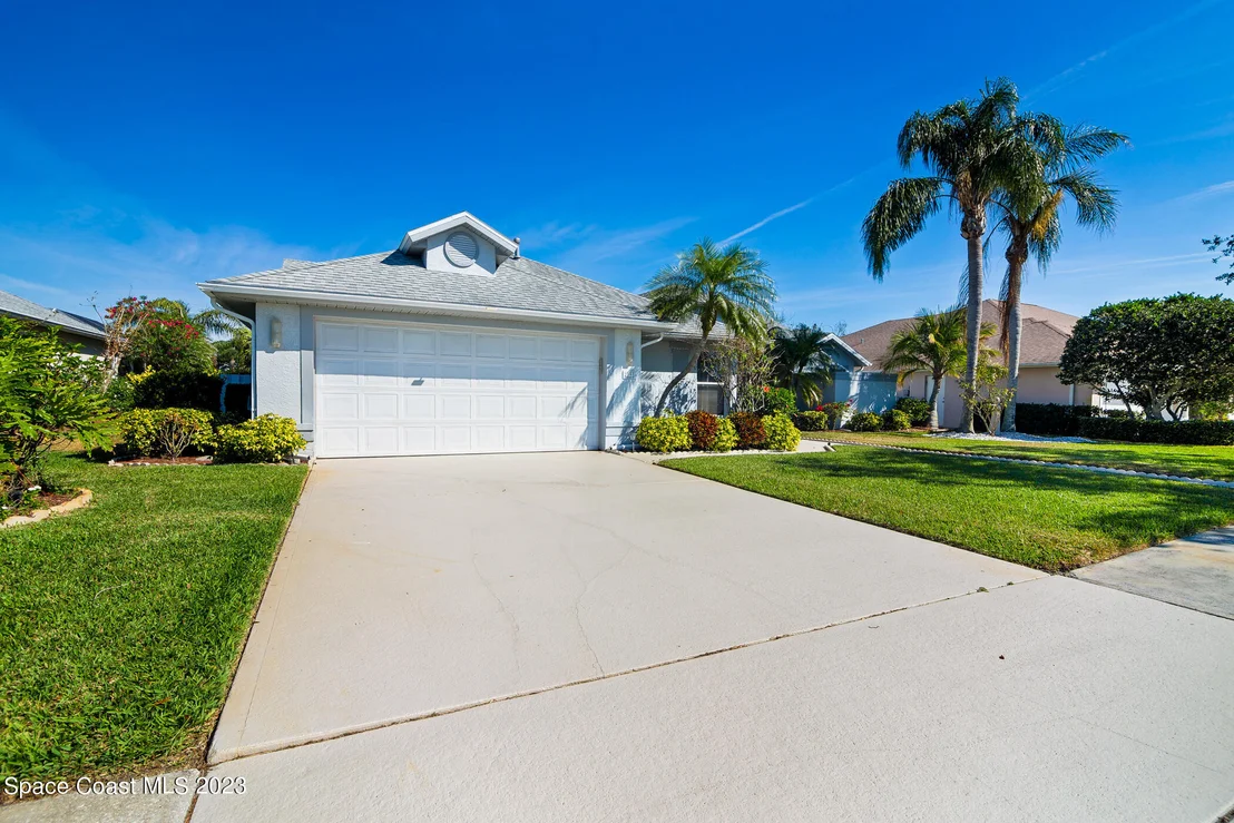 Photo of 2398 Golf Vista Boulevard