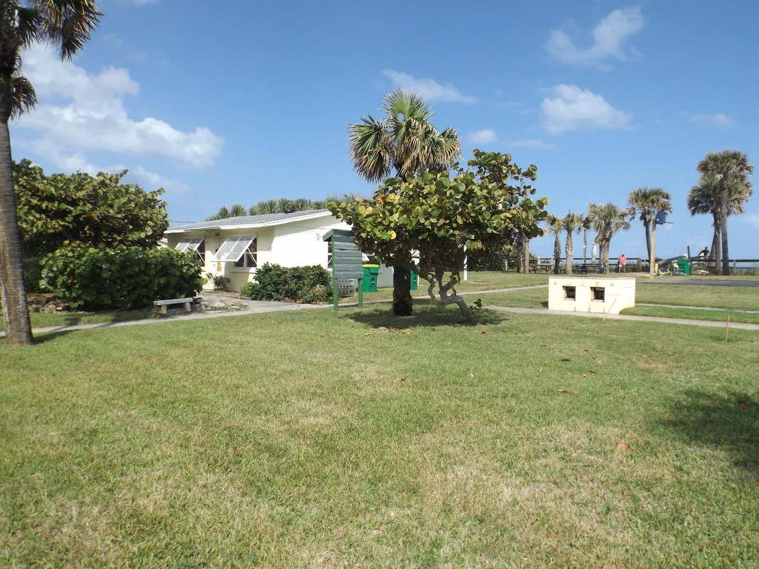 Photo of 6885 Angeles Road