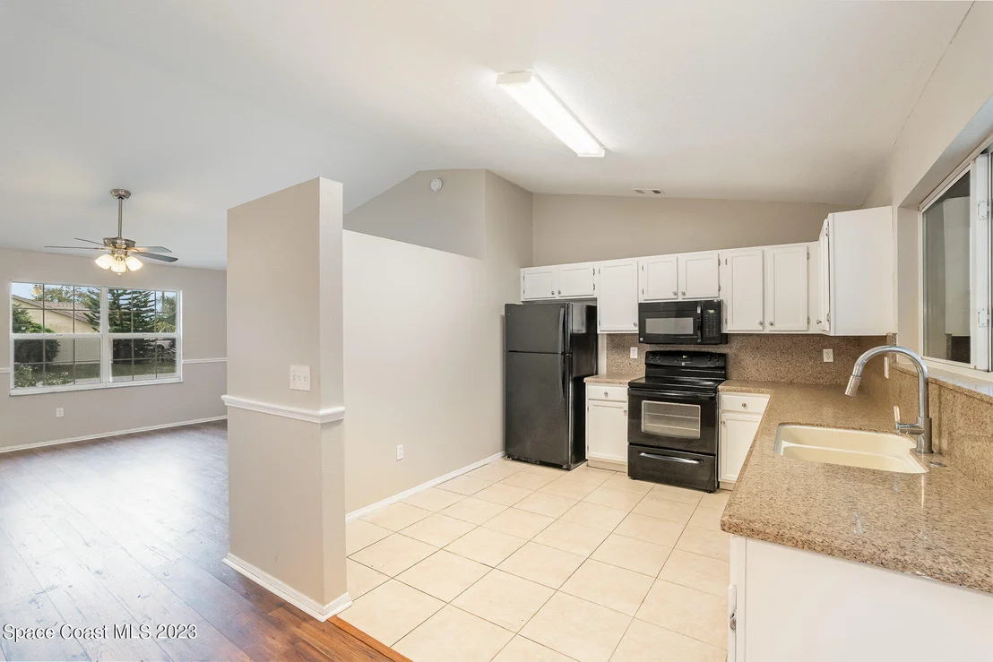 Photo of 5240 Devon Street