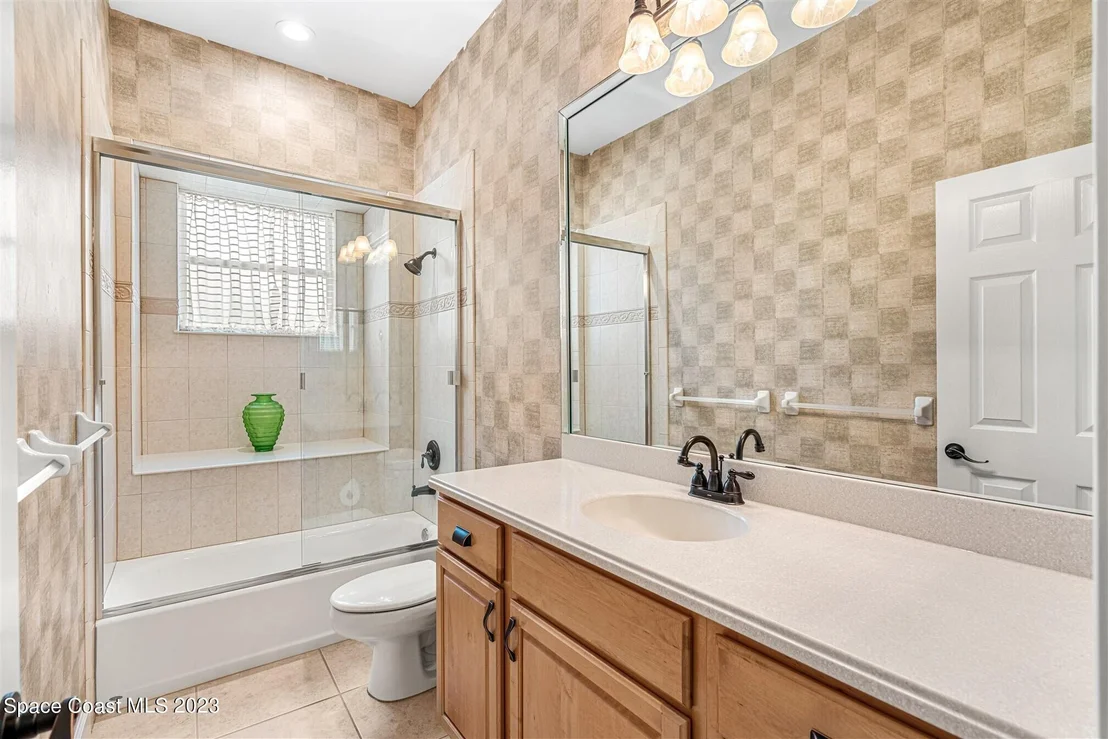 Photo of 915 Chatsworth Drive