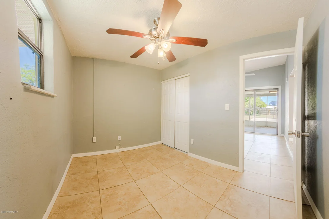 Photo of 1073 Cabot Drive NE