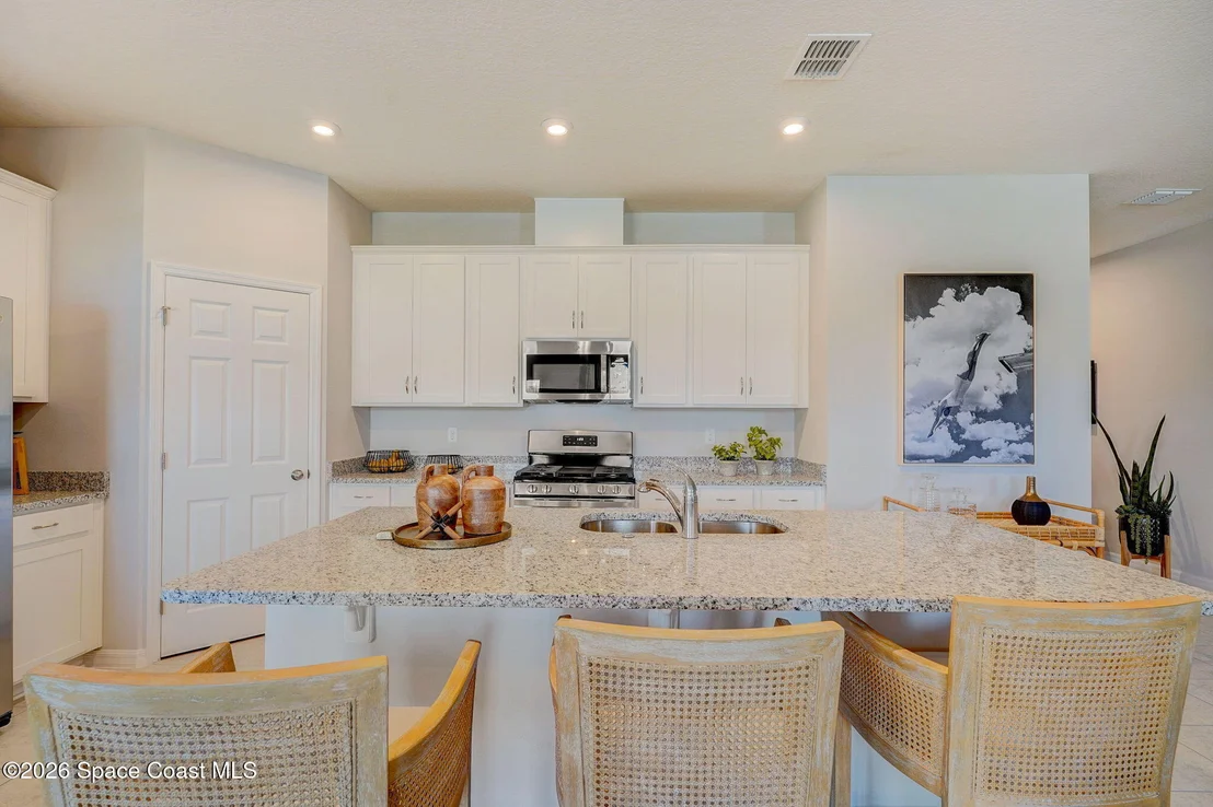 Photo of 1142 Banff Drive NE