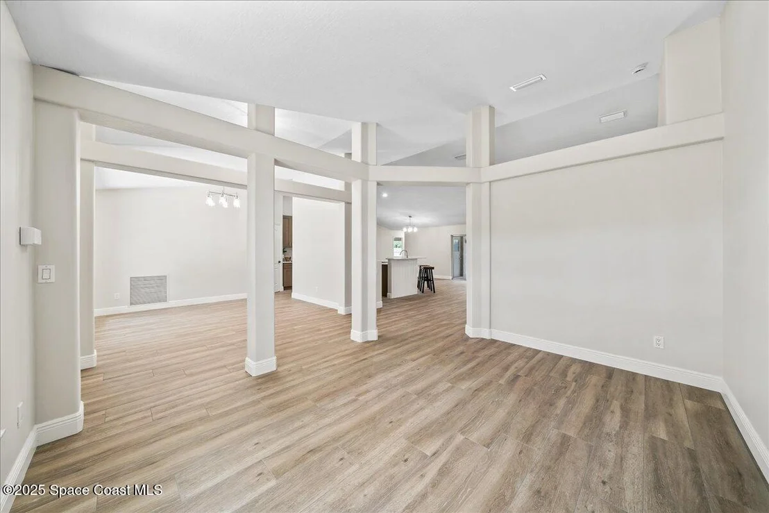 Photo of 5863 Newbury Circle