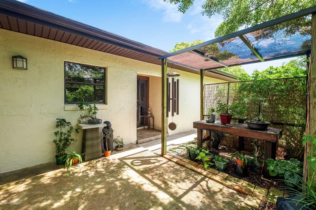 Photo of 303 Myrtlewood Road