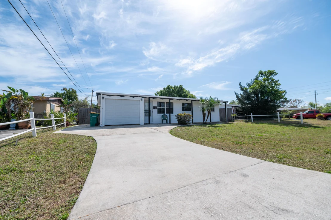 Photo of 1385 Eva Lane