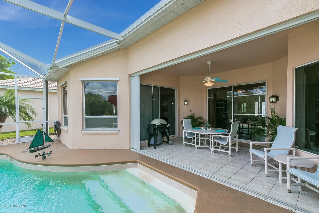 Photo of 925 Palm Brook Drive