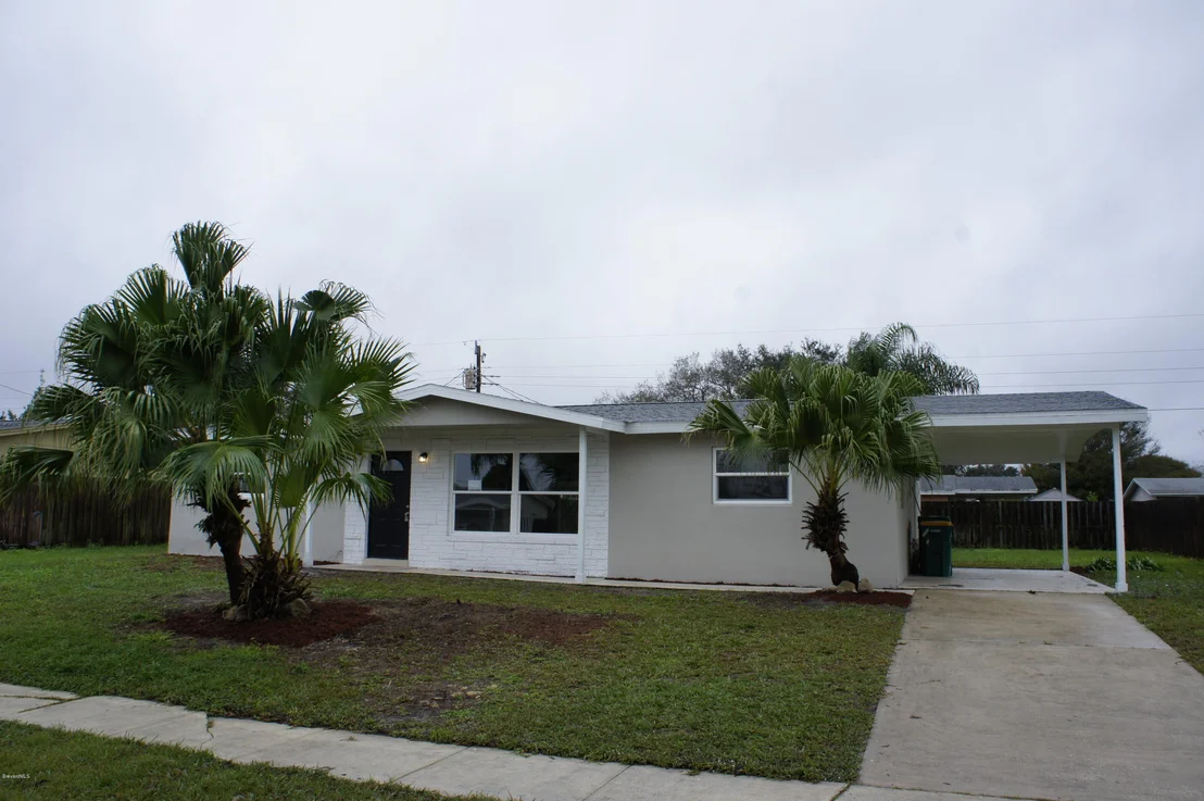 Photo of 566 W Cadillac Circle