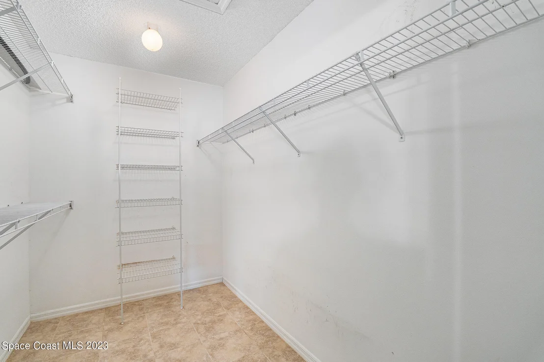 Photo of 4335 South Lakes Circle