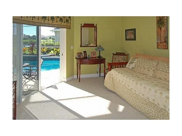 Photo of 2594 Canterbury