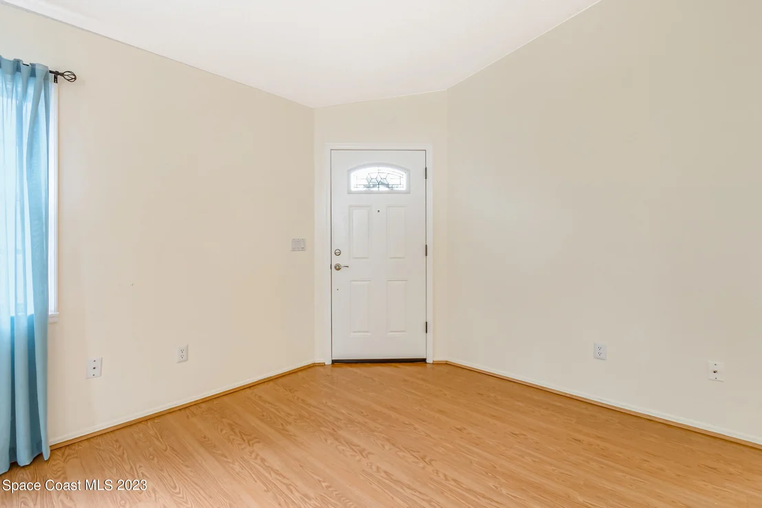 Photo of 921 Wateroak Drive NE