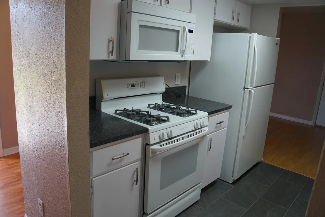 Photo of 988 Kings Post Road