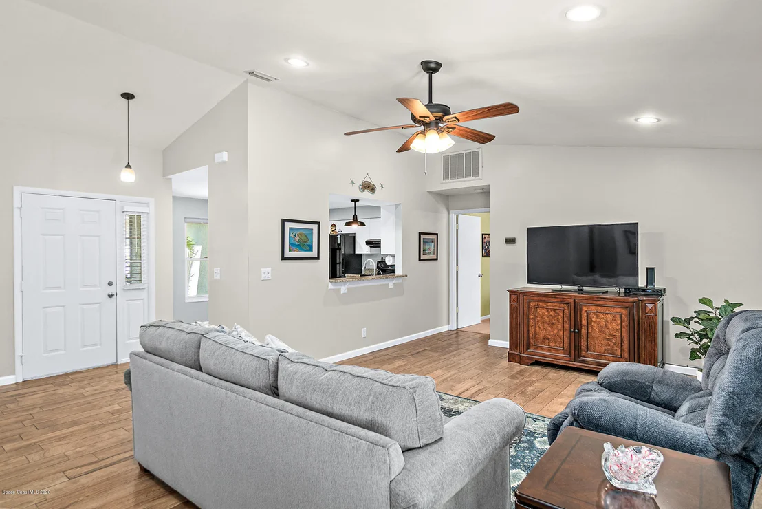 Photo of 818 Pine Shadows Avenue