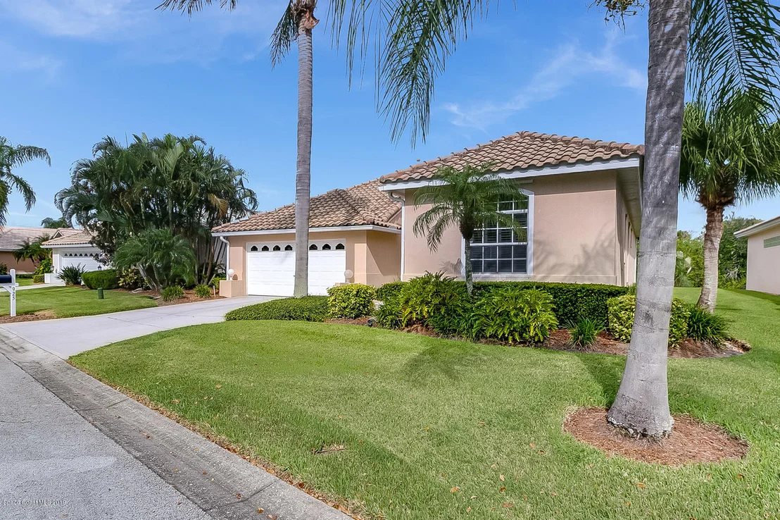 Photo of 925 Palm Brook Drive