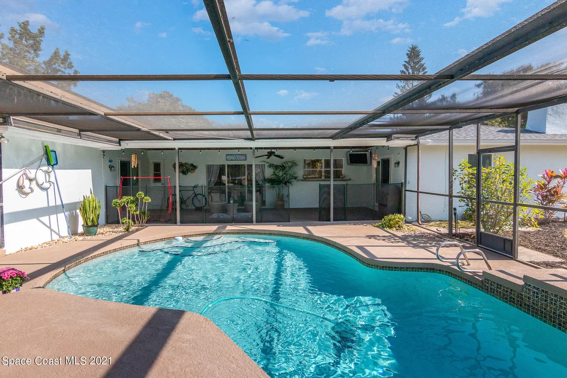 Photo of 1002 Mandarin Drive NE