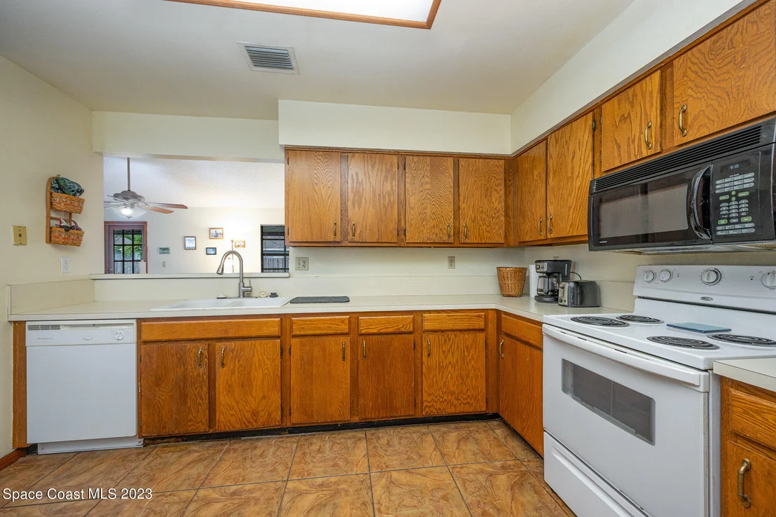 Photo of 858 Pine Wood