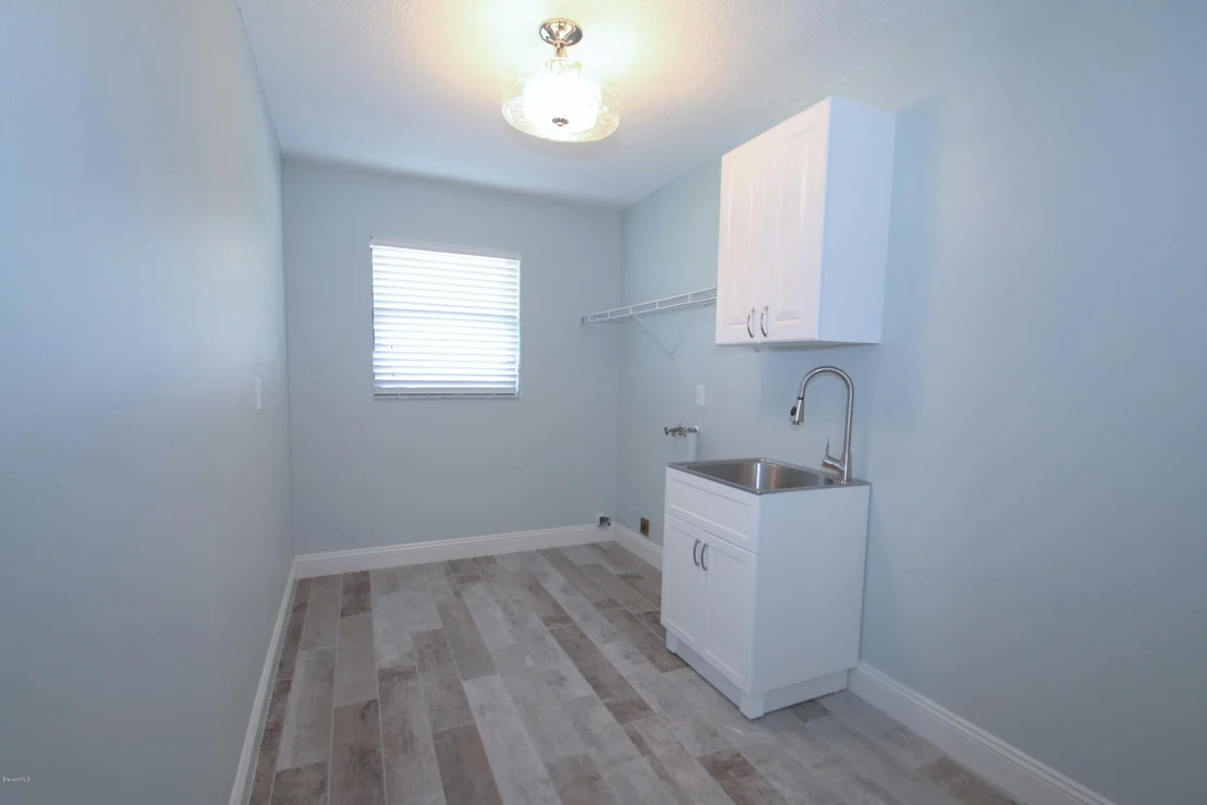 Photo of 465 Seabreeze Drive