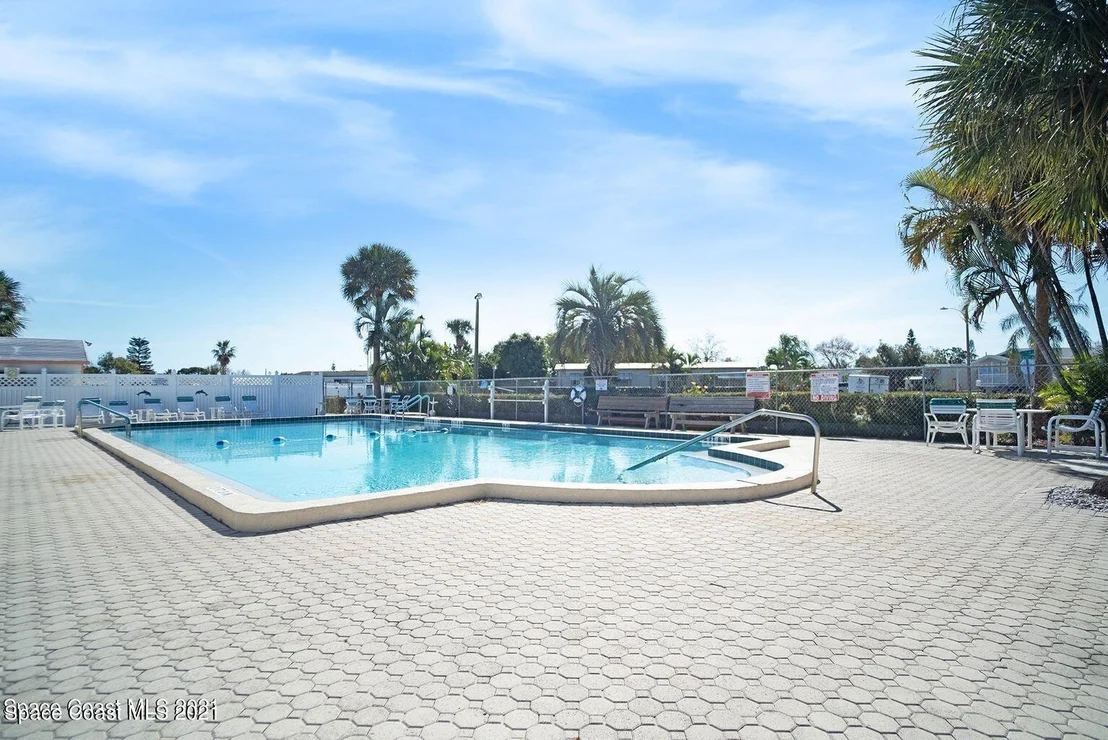 Photo of 2329 Coconut Palm Drive NE
