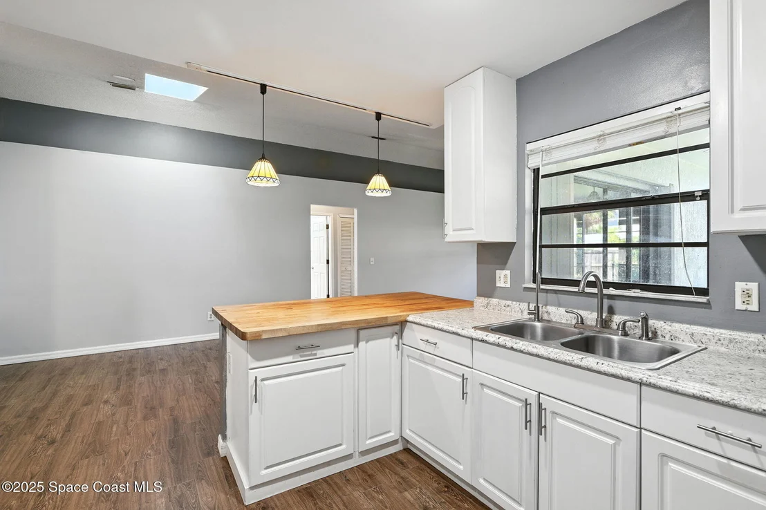 Photo of 4330 Silver Lake Drive