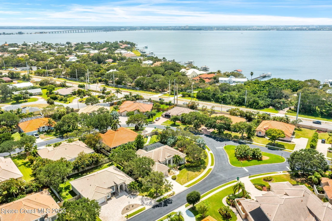 Photo of 423 Flanders Drive