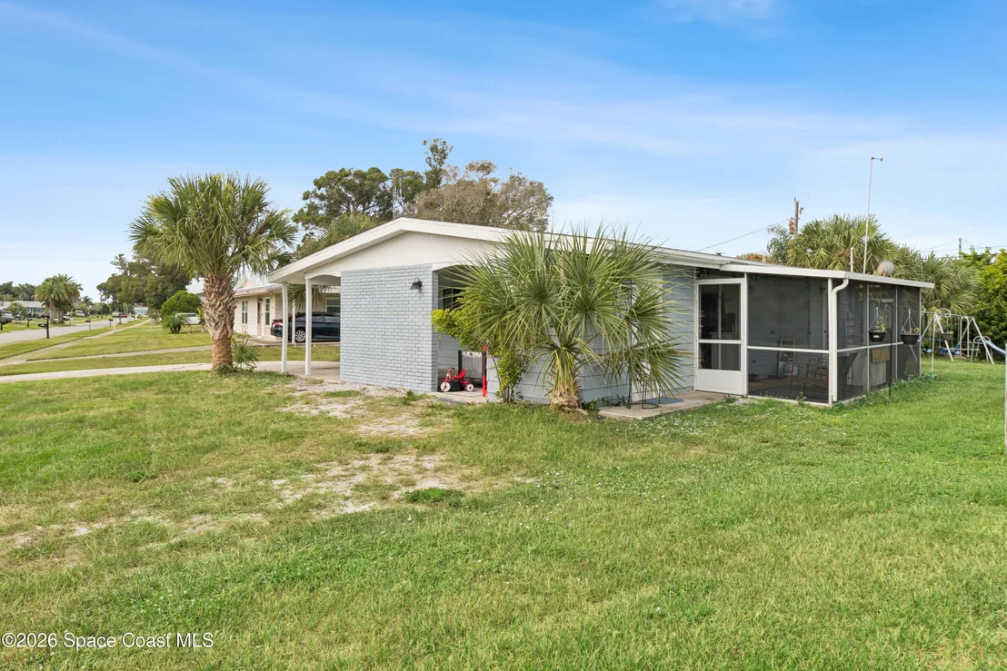 Photo of 784 Badger Drive NE