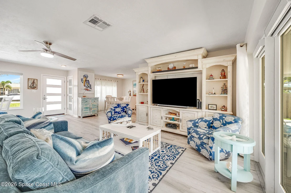 Photo of 452 Cardinal Drive