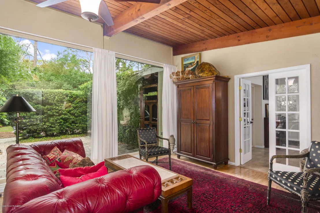 Photo of 5880 Crane Road