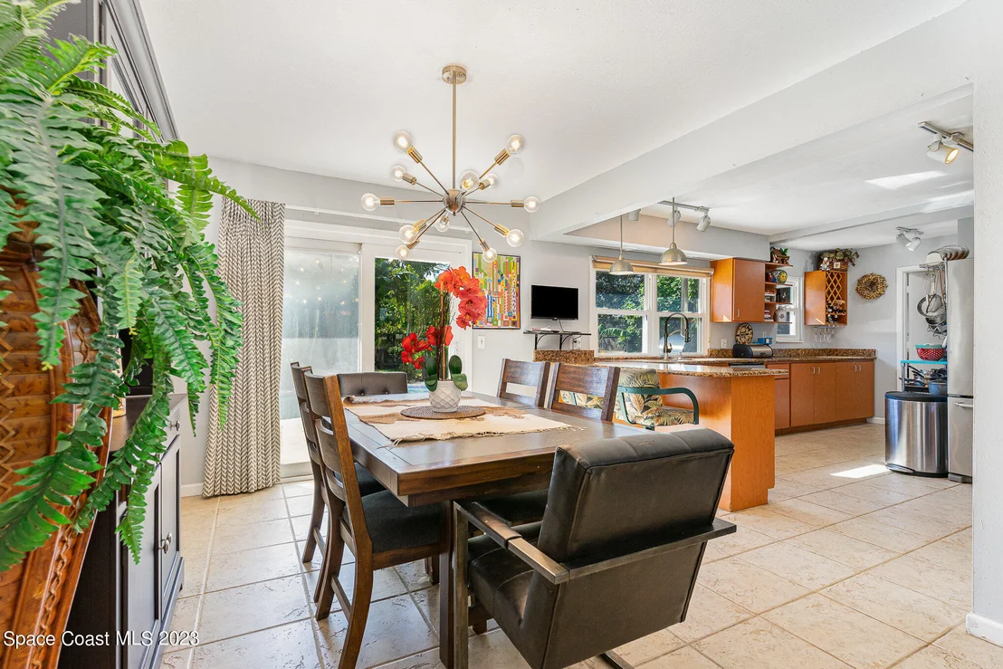 Photo of 1431 Mariposa Drive NE
