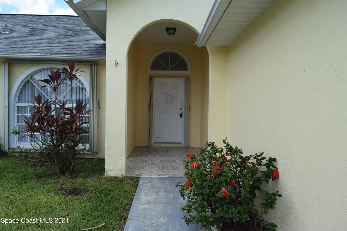 Photo of 816 Seven Gables Circle SE