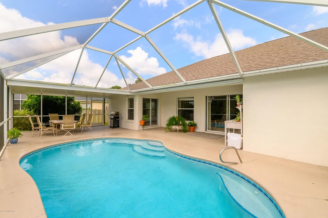 Photo of 4403 Long Lake Road