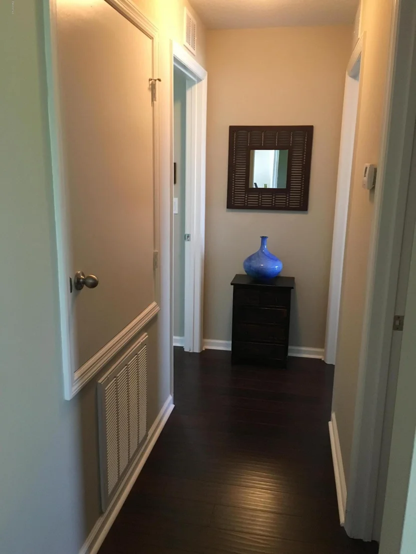 Photo of 325 SE Abernathy Circle