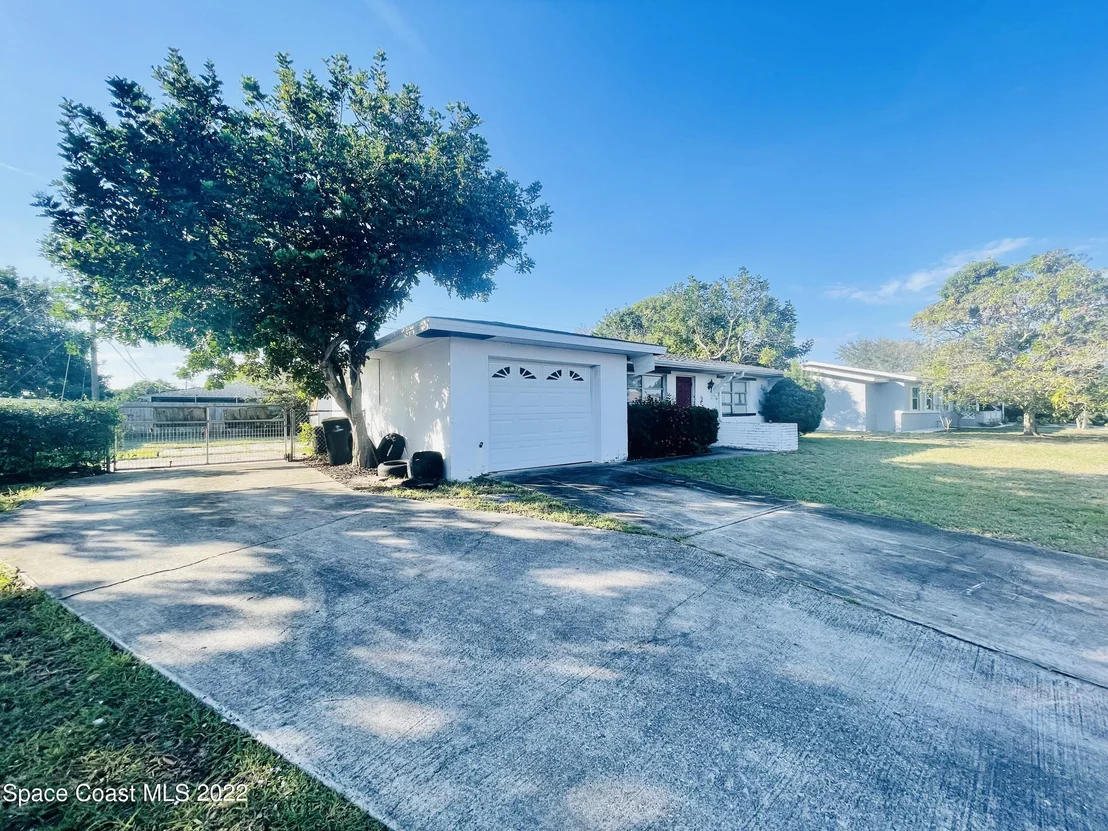Photo of 810 Edwards Street NE