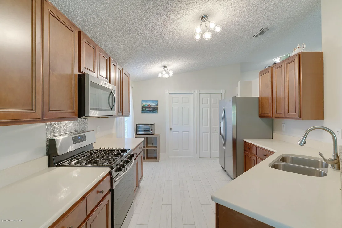 Photo of 877 Villa Drive