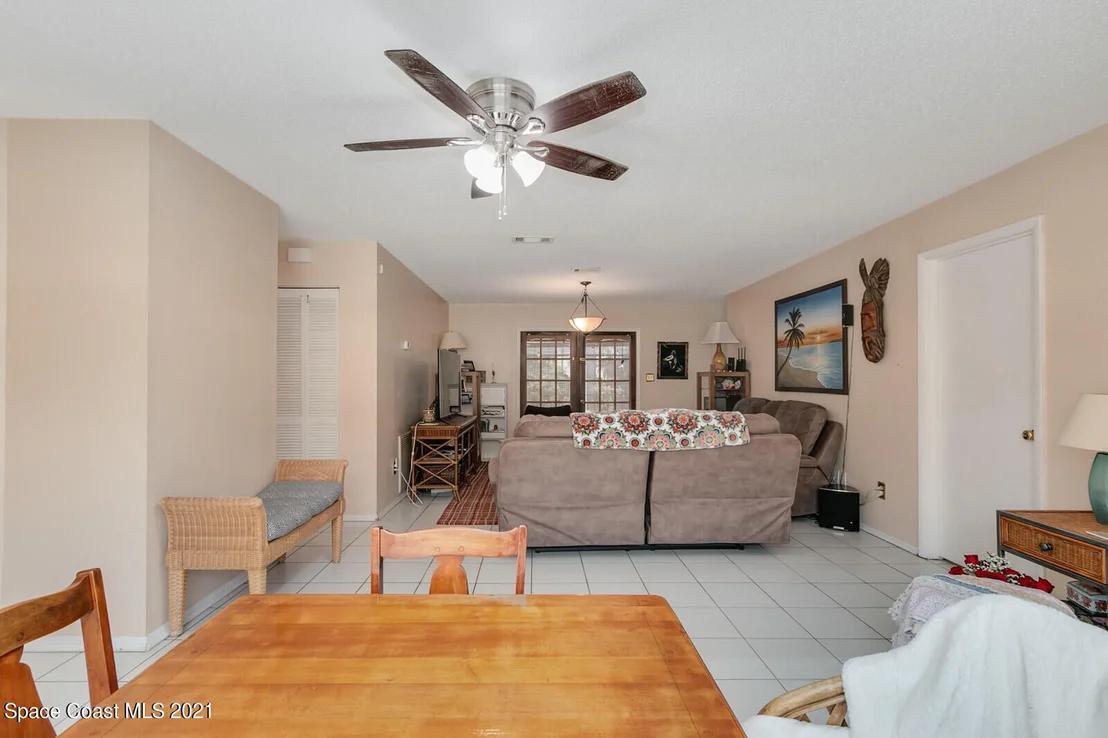 Photo of 5595 Fairbridge Street