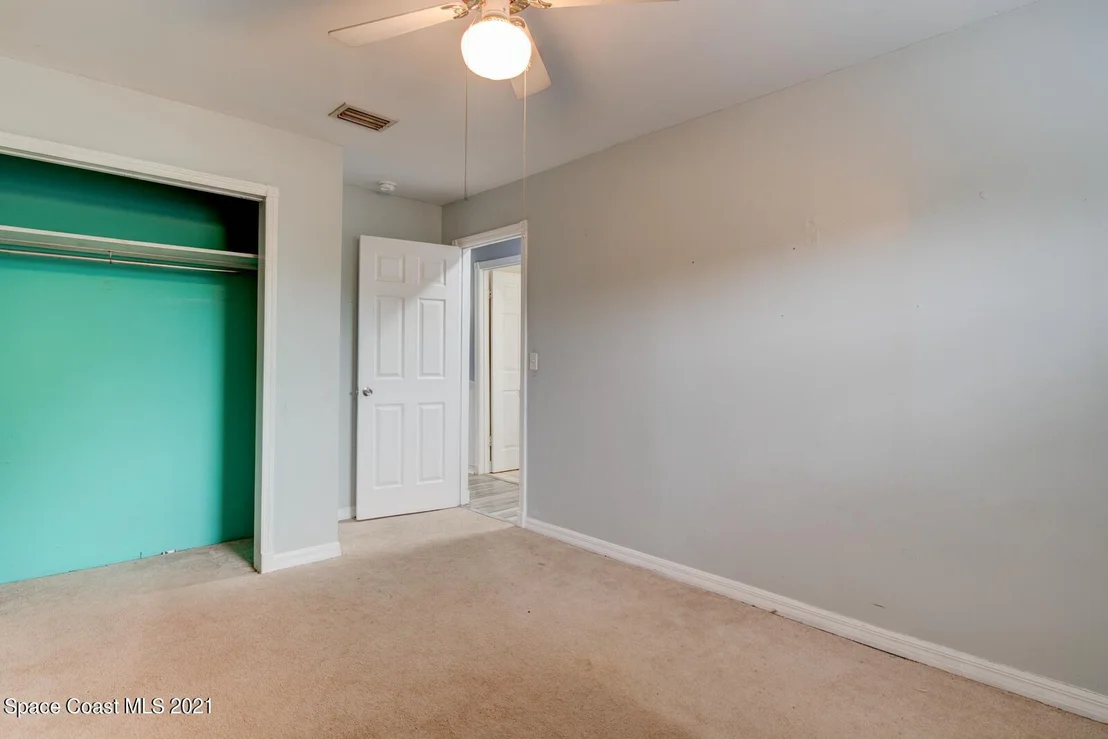 Photo of 6039 Apple Avenue