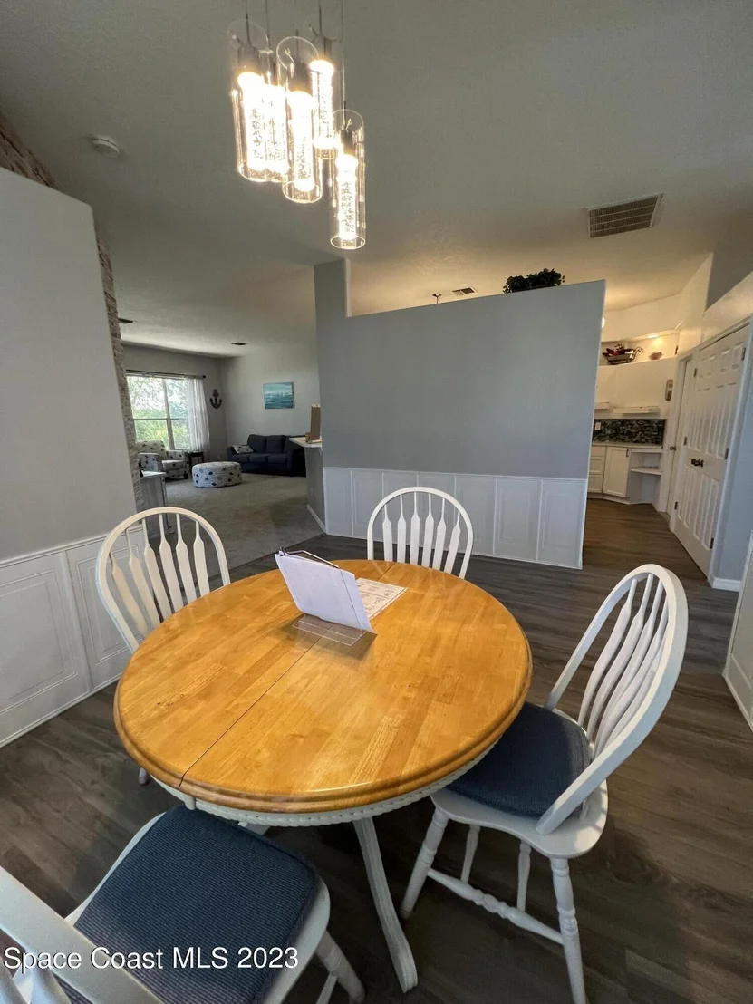 Photo of 852 Villa Drive