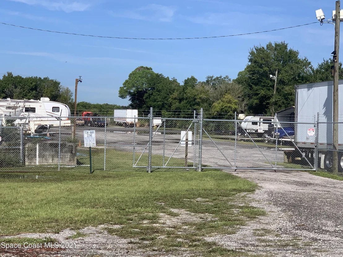 Photo of 185 N Range Road