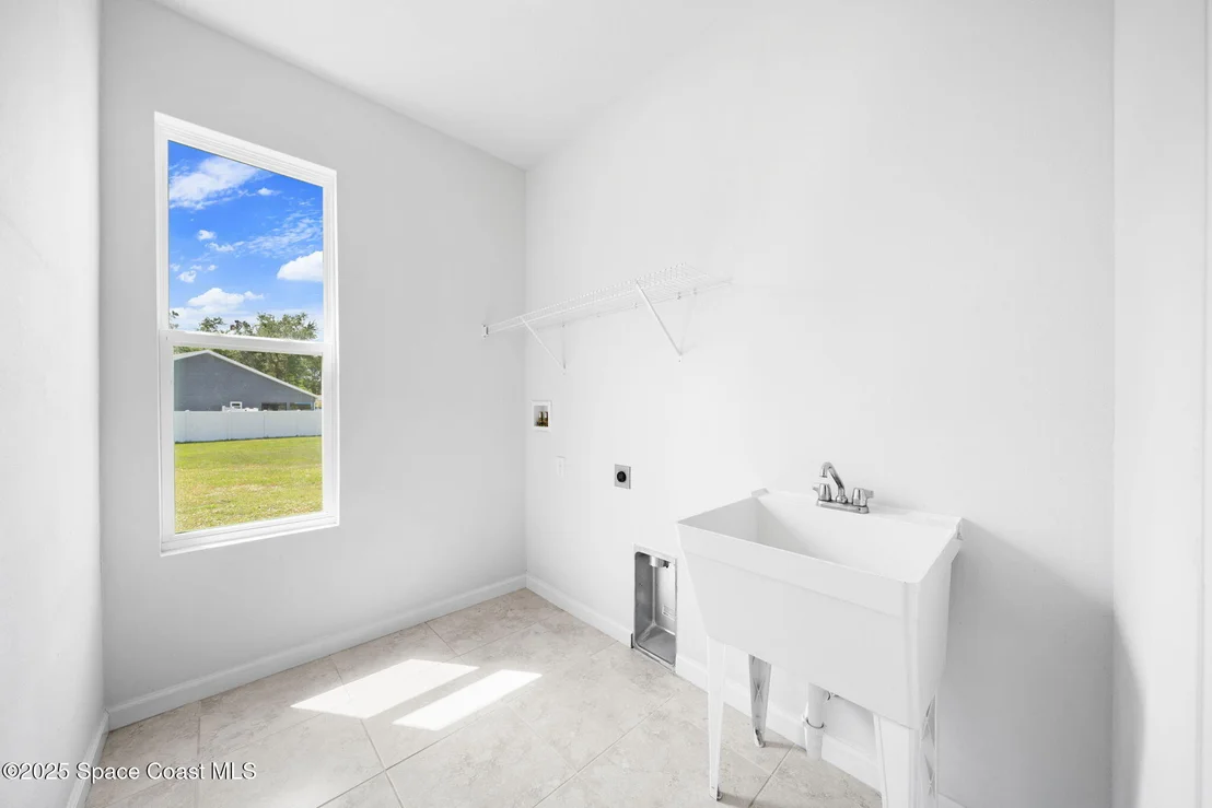 Photo of 539 Balcom Terrace SE