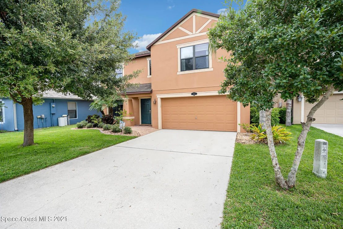 Photo of 215 Dryden Circle