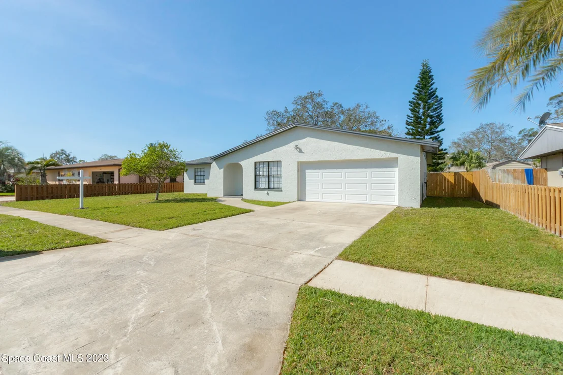 Photo of 965 Bridle Lane